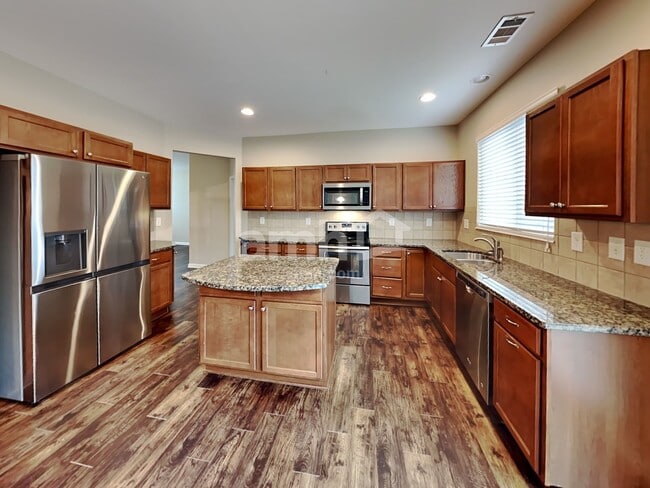 Photo - 804 Commerce Trl