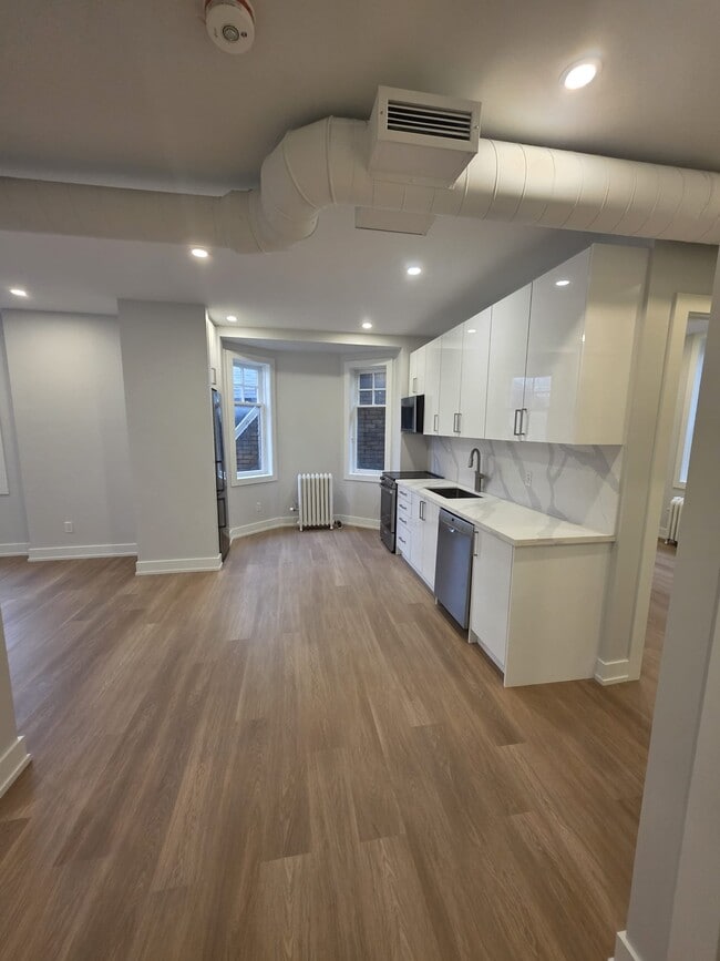 Building Photo - 592-596 Church St & 67-71 Gloucester St