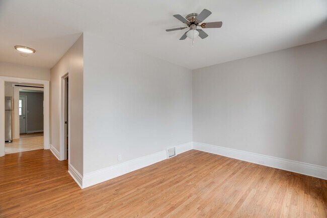 Photo - 206 Clarence St Unit Main