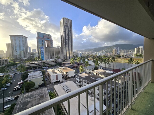 Photo - Spacious 2br/1.5ba/2pkg Condo in Waikiki Unit #514
