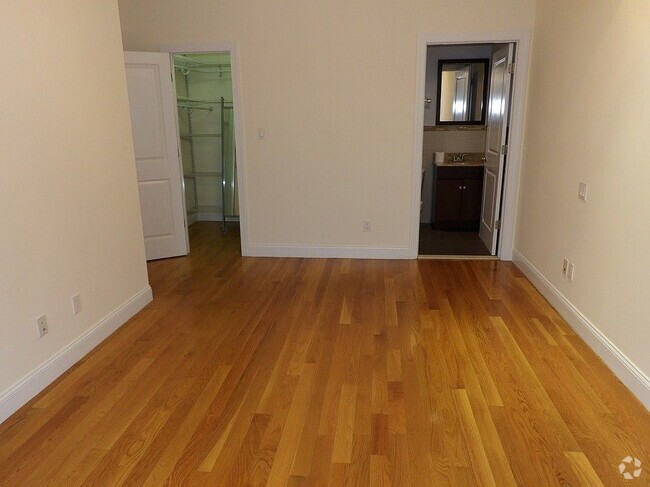 Building Photo - 1492 E 12th St Rental