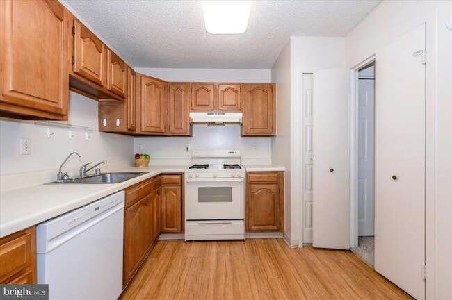 Photo - 5225 Pooks Hill Rd