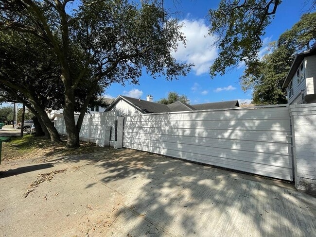 Building Photo - 5908 Kiam St