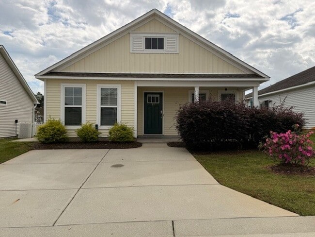 Building Photo - Home is located in Avendale-Rocky Point ad...