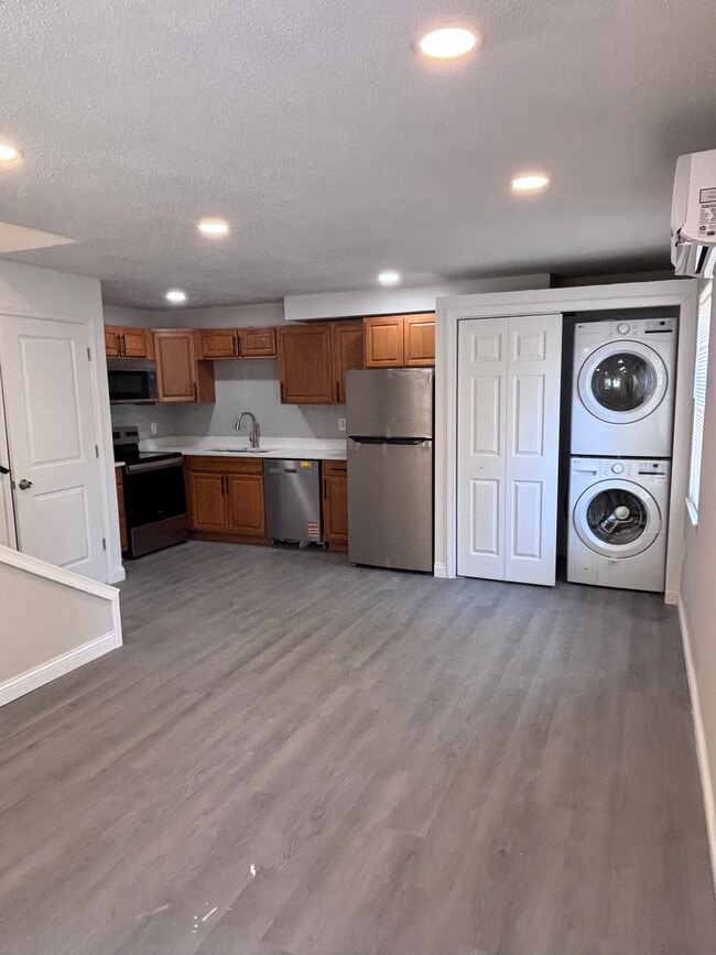 Photo - 710 W College St Unit 1