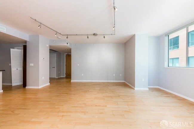 Photo - 69 Clementina St