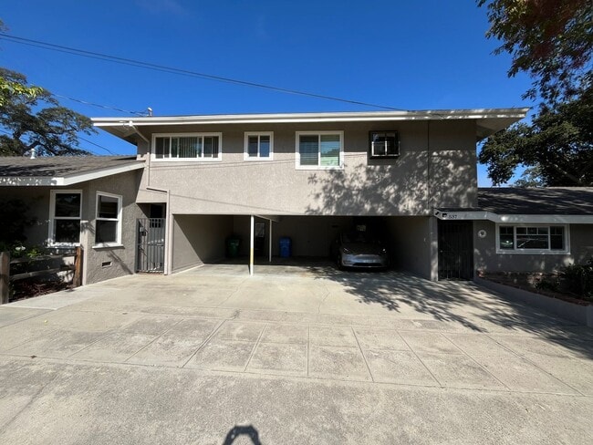 Photo - 1805 Oak St Unit 537 18th St