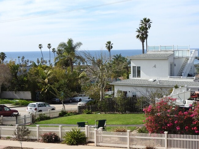 Building Photo - Beautiful Duplex with Ocean Breeze