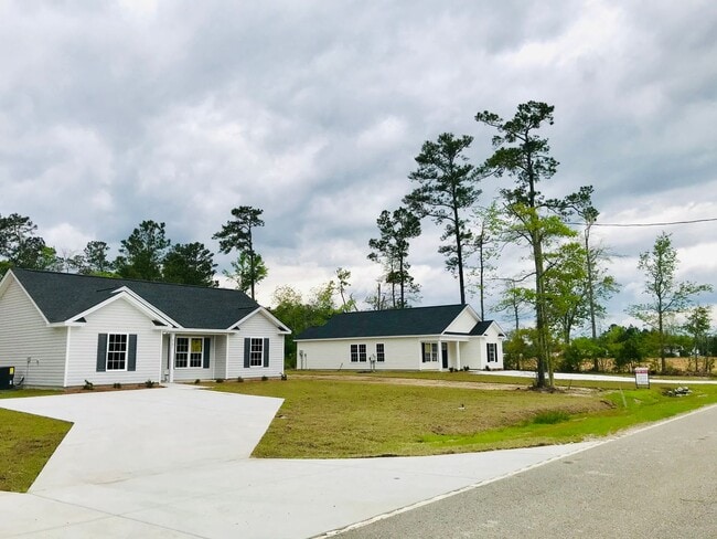 Photo - Gorgeous newer home with high end finishes - easy commute to the beaches via Hwy 9