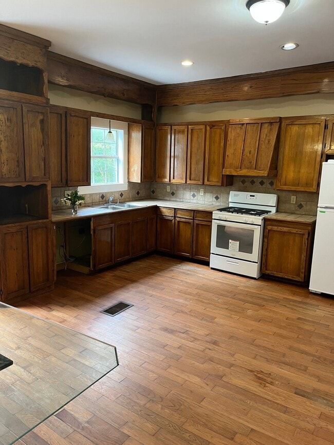 230 W 3rd St S
