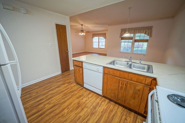 Building Photo - 2/2 Single Family Home in Park Terrace