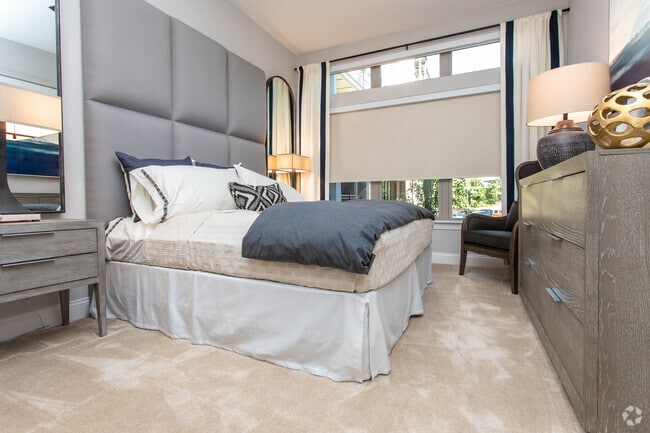 1BR, 1BA - 738SF