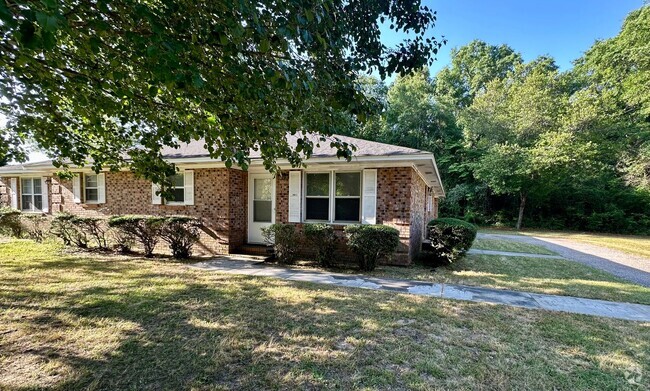 Building Photo - Country Living! Rental