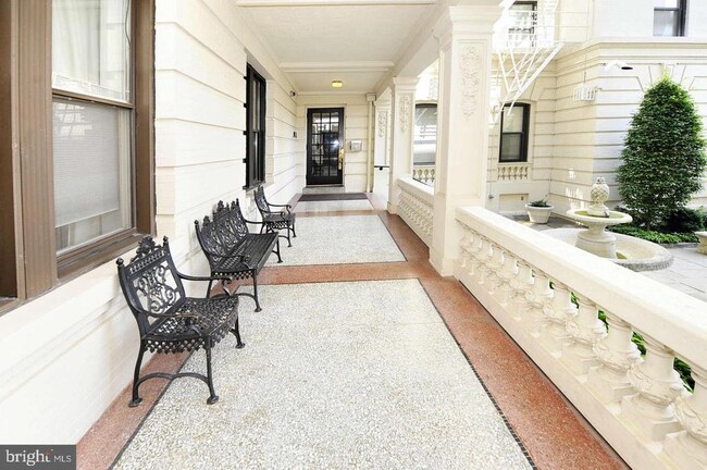 Photo - 2153 California St NW Unit 306