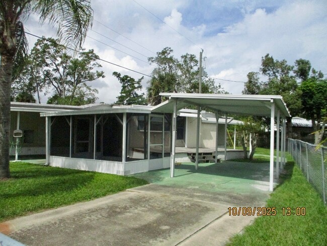 Building Photo - Welcome to this inviting 2-bedroom, 1-bath...