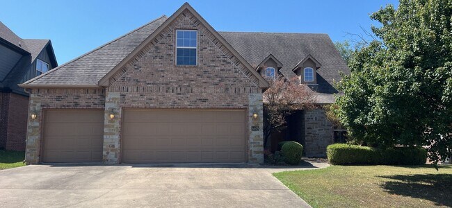 Building Photo - Wonderful brick home close to XNA boasting an upstairs and downstairs "primary" suite!