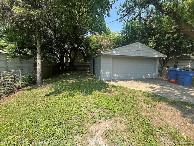 Photo - 8679 Chalmers Ave