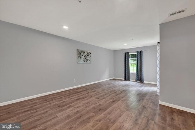 713 English Ivy Way