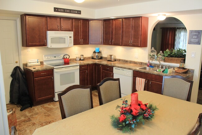 Building Photo - 14455 Jefferson Ave Unit 1E