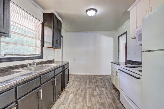 Photo - 2006 Pine Hill Dr