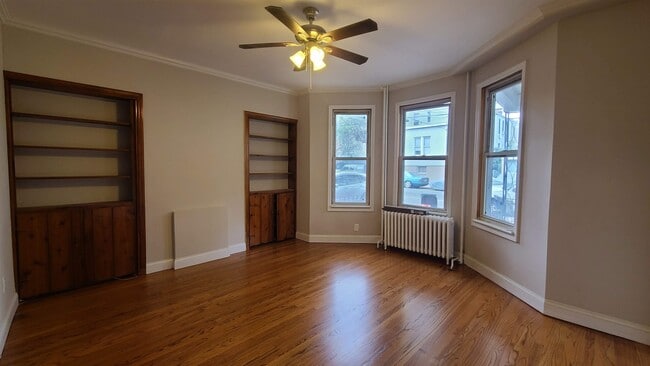 Building Photo - 476 Gregory Ave Unit 1