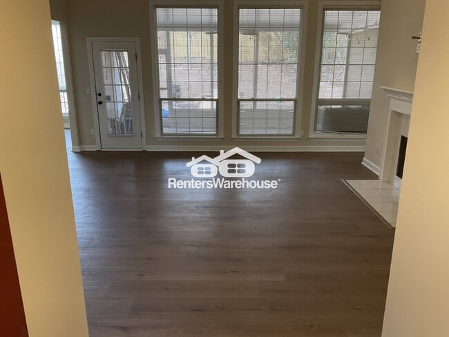 Photo - 215 Blue Spruce Cir