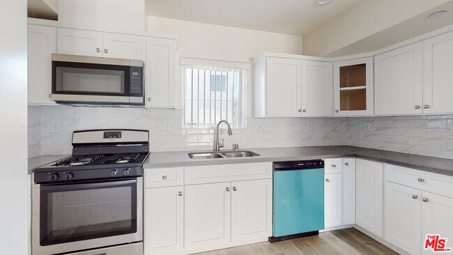 307 Rosemont Ave Unit 1/2