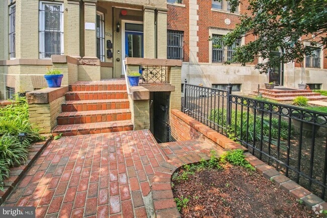 Building Photo - 1325 Fairmont St NW Rental
