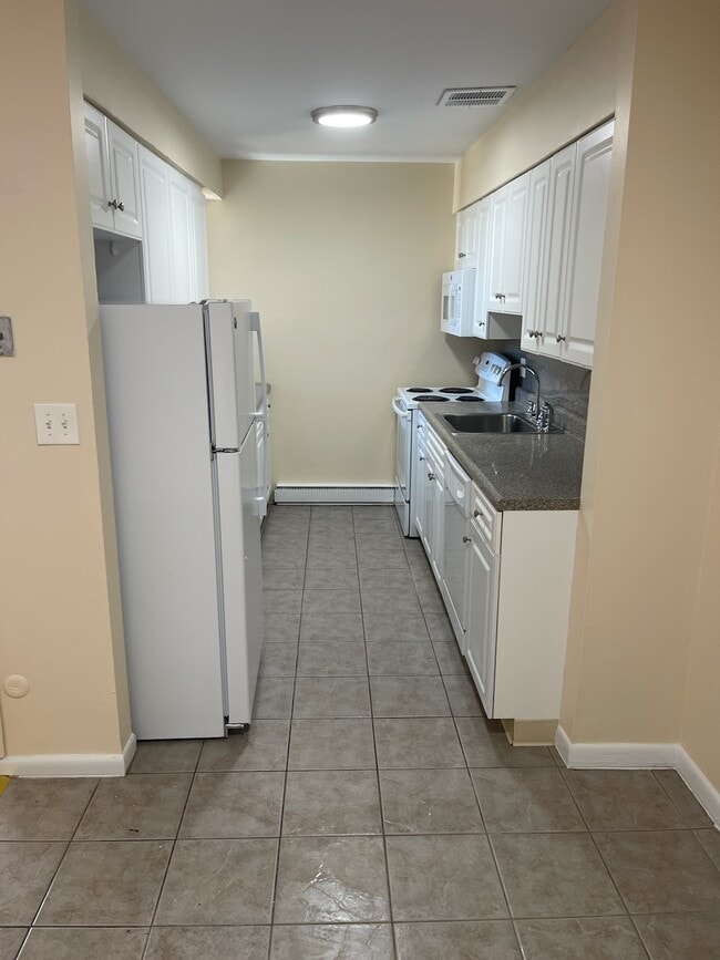 Photo - Golden Hill Apartments