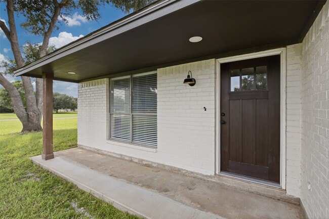 Photo - 32242 Sky Lakes Dr