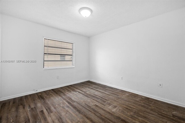 Photo - 16117 NE 19th Ct Unit 7
