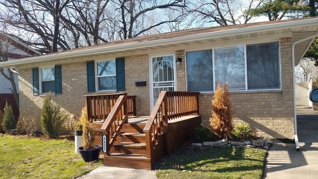 Building Photo - Beautiful two bedroom home minutes from So...