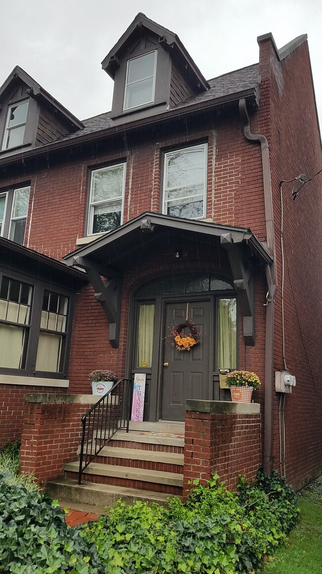 Front Entrance - 113 Hanover St Apartments Unit B