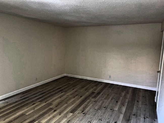 Photo - Remodeled 2 Bedroom Duplex w/ 1 Car Garage *Star Rentals