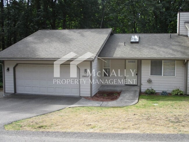 Building Photo - 2 bedroom 2 bath single story Duplex Unit 13607