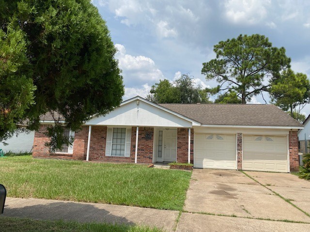 Building Photo - 11610 Pine Knoll Rental