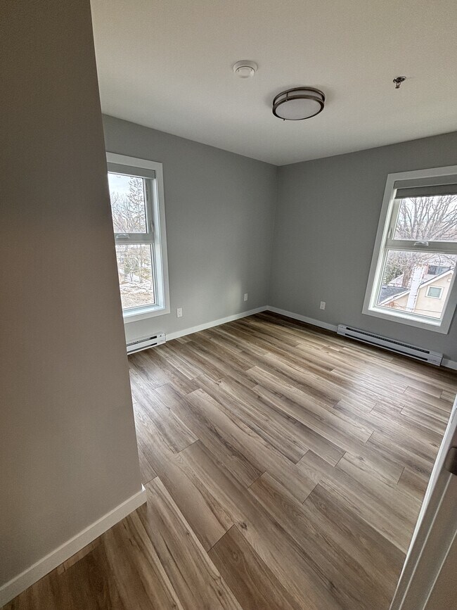 Photo - 475 St Anne's Rd Unit 323