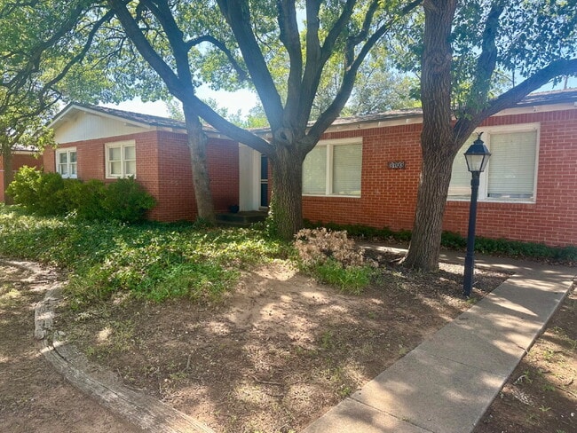 Spacious 4 bed 3 bath home!