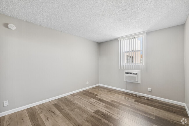 2BR, 2BA - 1,500SF - Bedroom
