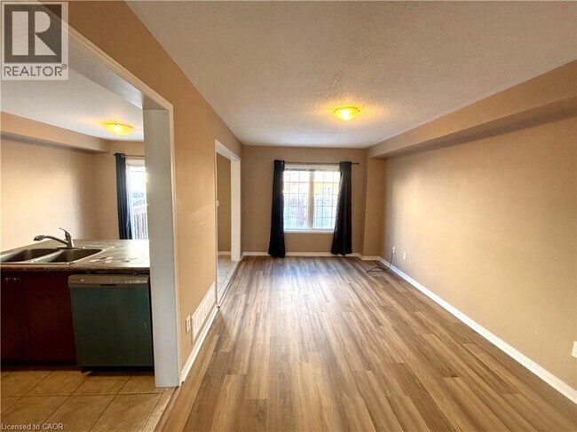 Photo - 3319 Mikalda Rd