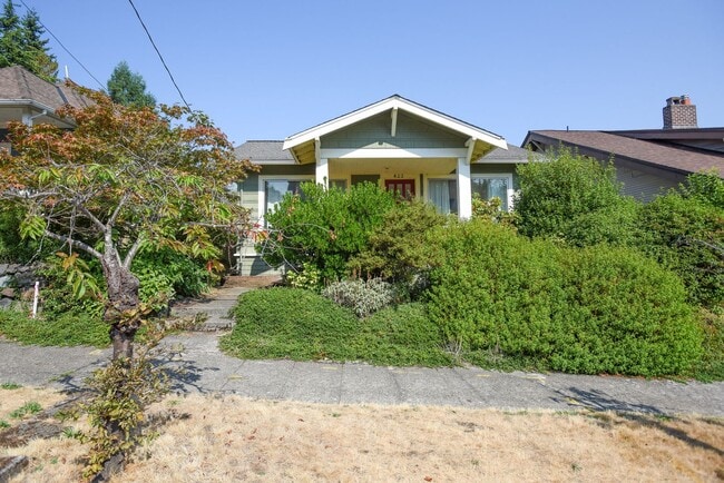 Building Photo - SHORT TERM Rental Phinney / Greenlake area