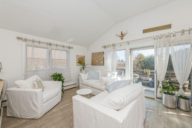33 Hoppin Ave