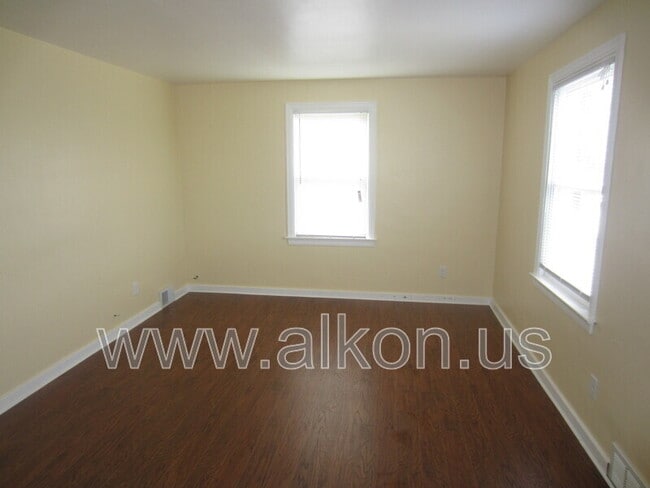 Photo - 2411 Webster Ave