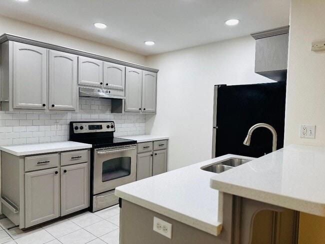 Building Photo - 4408 N 24th Ln Unit # 3