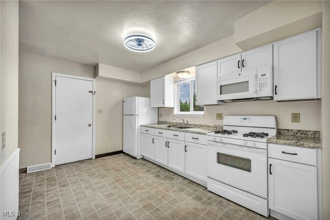 Building Photo - 17 Filmore Ave Rental