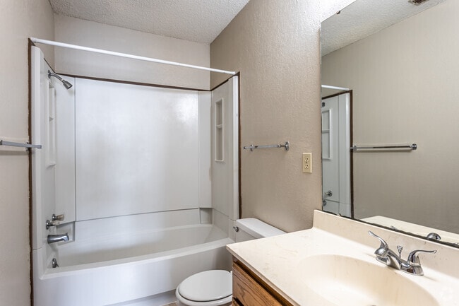 2BR, 2BA - 937 SF