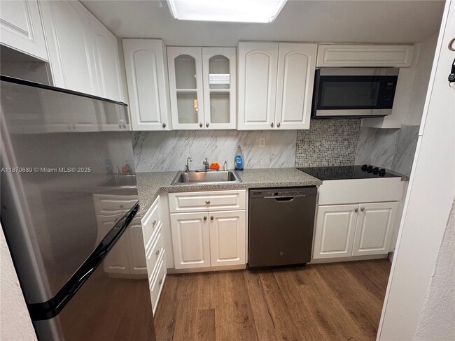 Photo - 2899 Collins Ave Unidad 1526