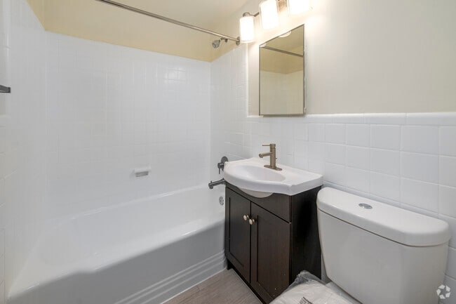 Estudio – 398 pies cuadrados - Baño - 3801 Connecticut Avenue