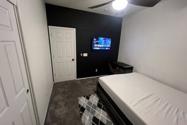 Photo - 17372 W Navajo St