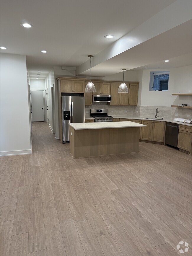 Building Photo - 1211 W Newport Ave Unit 1 Rental